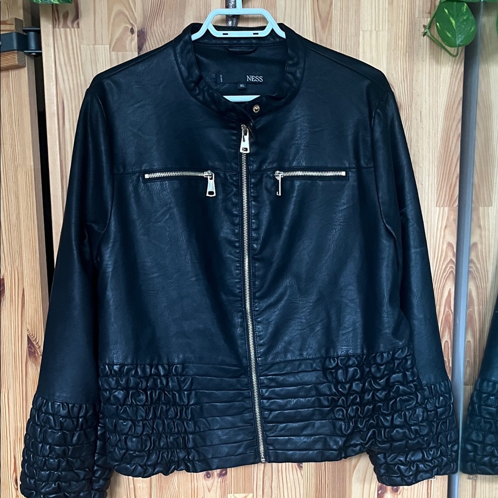 Black Faux Leather Women's Jacket (size XL)